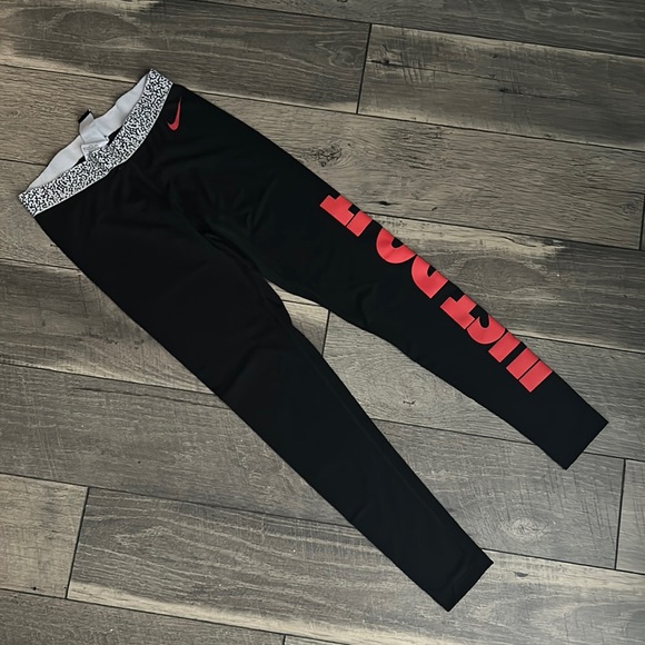 Nike Pants - 5•20$ Nike Fleece lined leggings